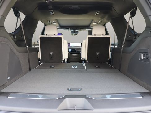 New 2026 Cadillac Escalade ESV Platinum Sport w/ LPO, ONYX Package AWD/4WD image 18