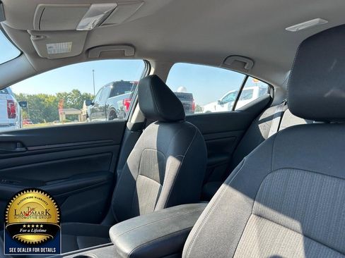 Used 2024 Nissan Altima 2.5 S image 9