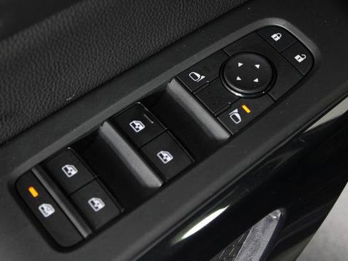 Certified 2025 Nissan Pathfinder SV FWD image 24