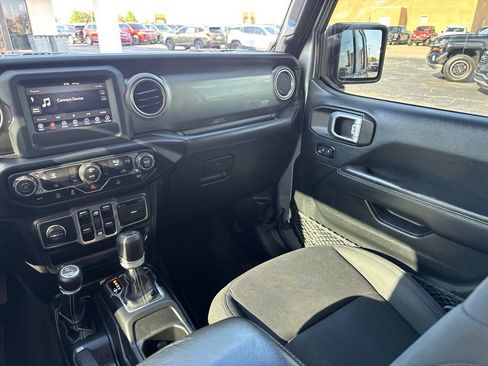 Used 2019 Jeep Wrangler Unlimited Sahara AWD/4WD image 17