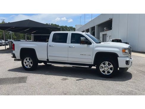 Certified 2019 GMC Sierra 2500 Denali w/ Duramax Plus Package AWD/4WD image 2