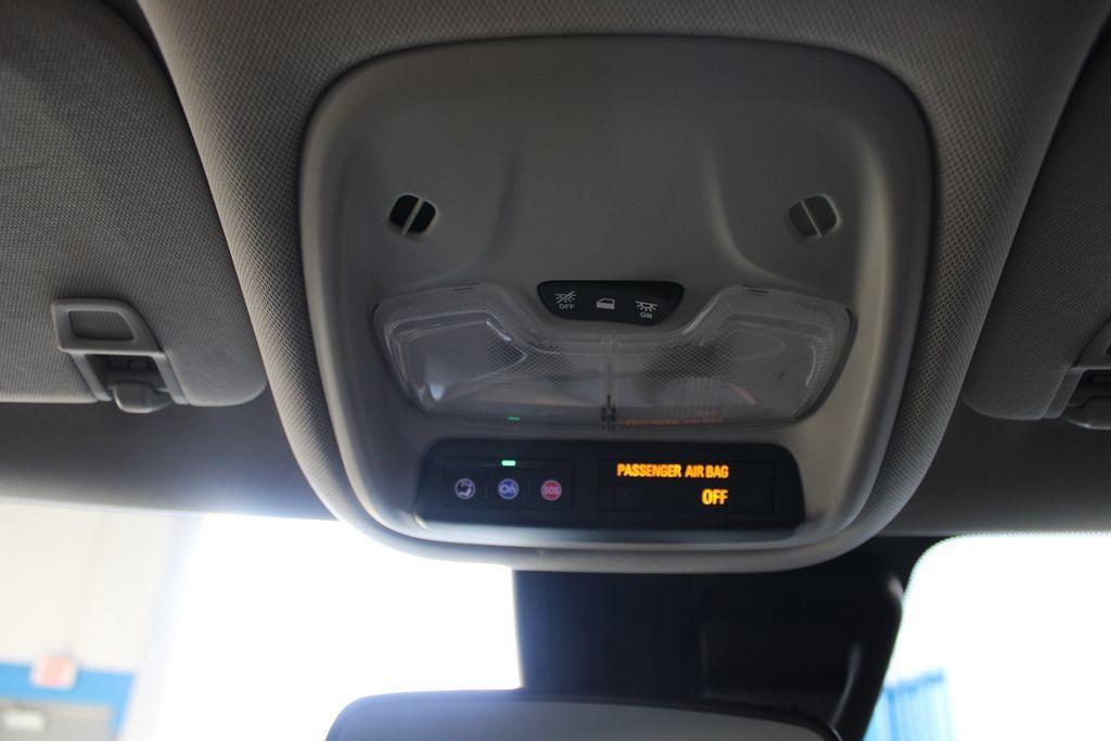 Used 2025 Chevrolet TrailBlazer LT w/ LT Cold Weather Package FWD image 18