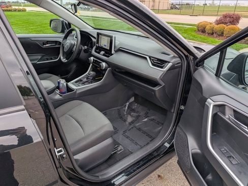 Used 2023 Toyota RAV4 XLE image 4