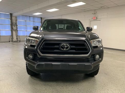 Used 2020 Toyota Tacoma SR5 w/ SR5 Appearance Package (SM) RWD image 2
