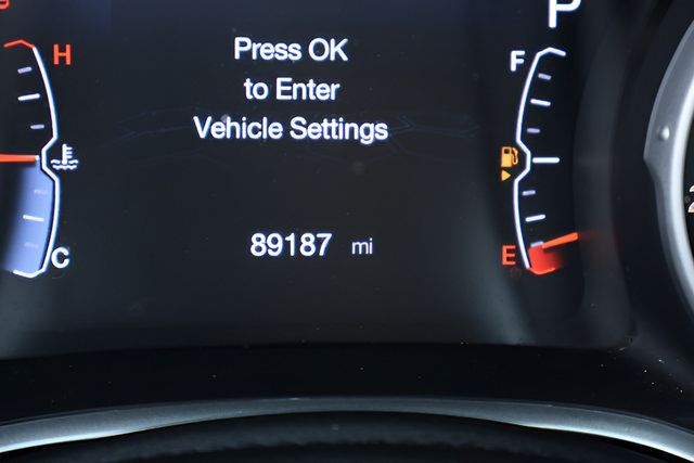 Used 2018 Jeep Compass Latitude w/ Popular Equipment Group FWD image 2