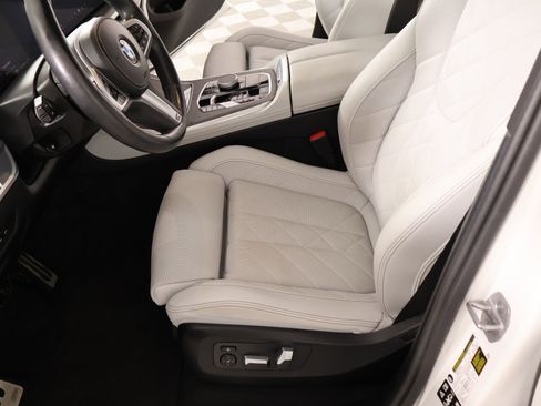 Used 2024 BMW X5 xDrive40i w/ M Sport Package AWD/4WD image 12