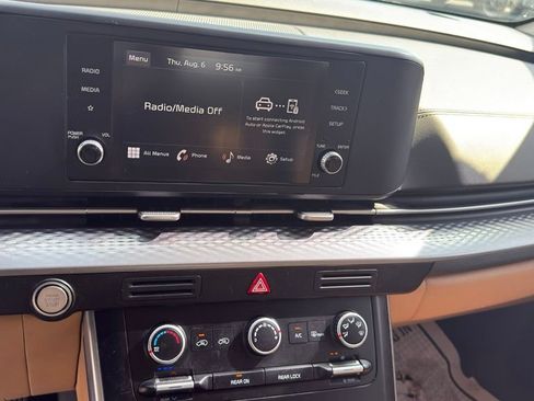 Used 2024 Kia Carnival LX FWD image 14