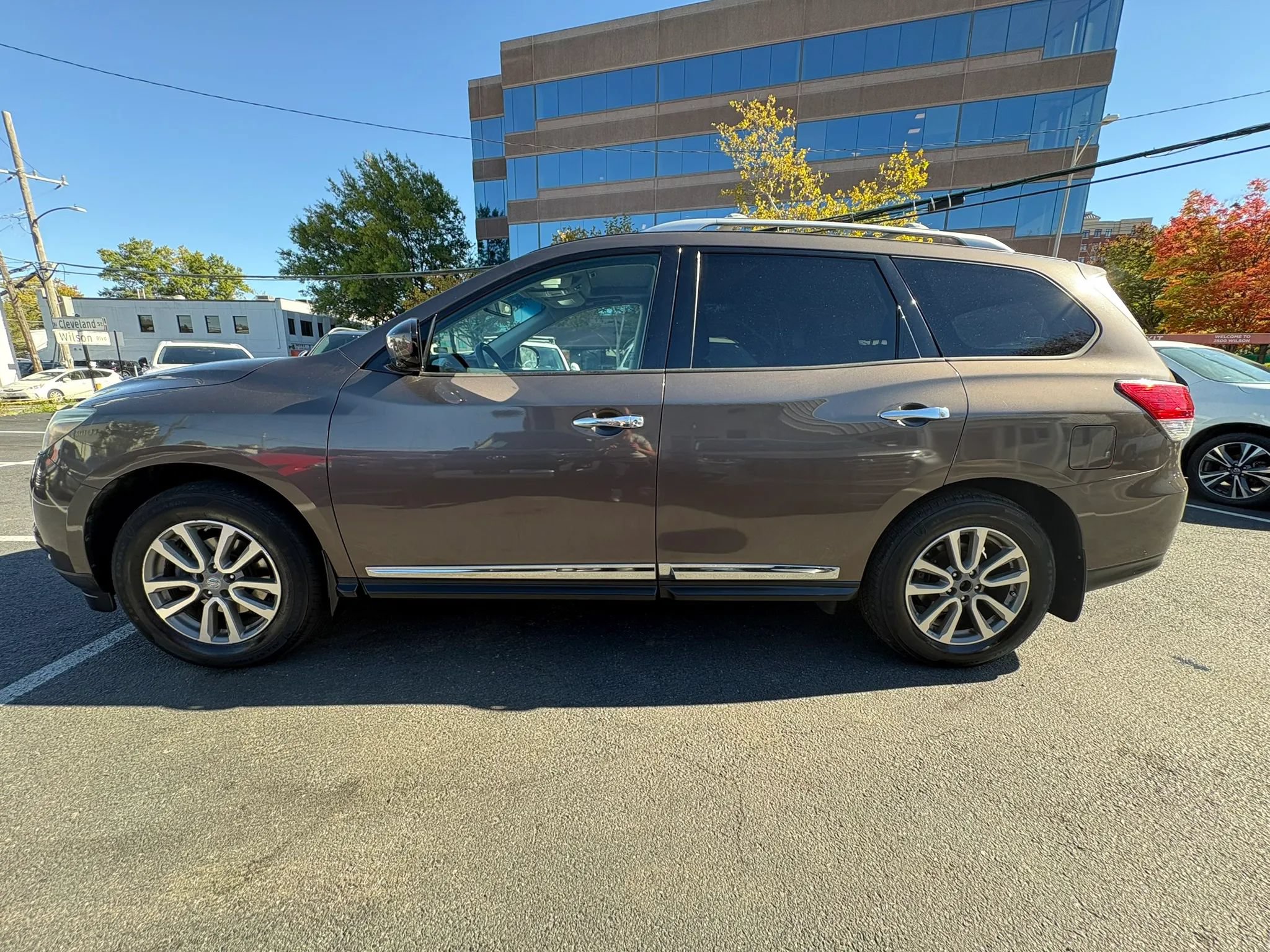Used 2015 Nissan Pathfinder SL w/ SL Premium Package FWD image 5