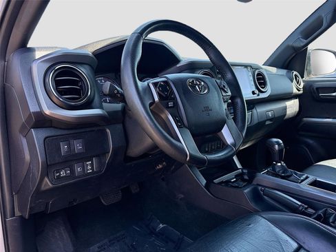 Used 2021 Toyota Tacoma TRD Sport w/ TRD Premium Sport Package AWD/4WD image 9