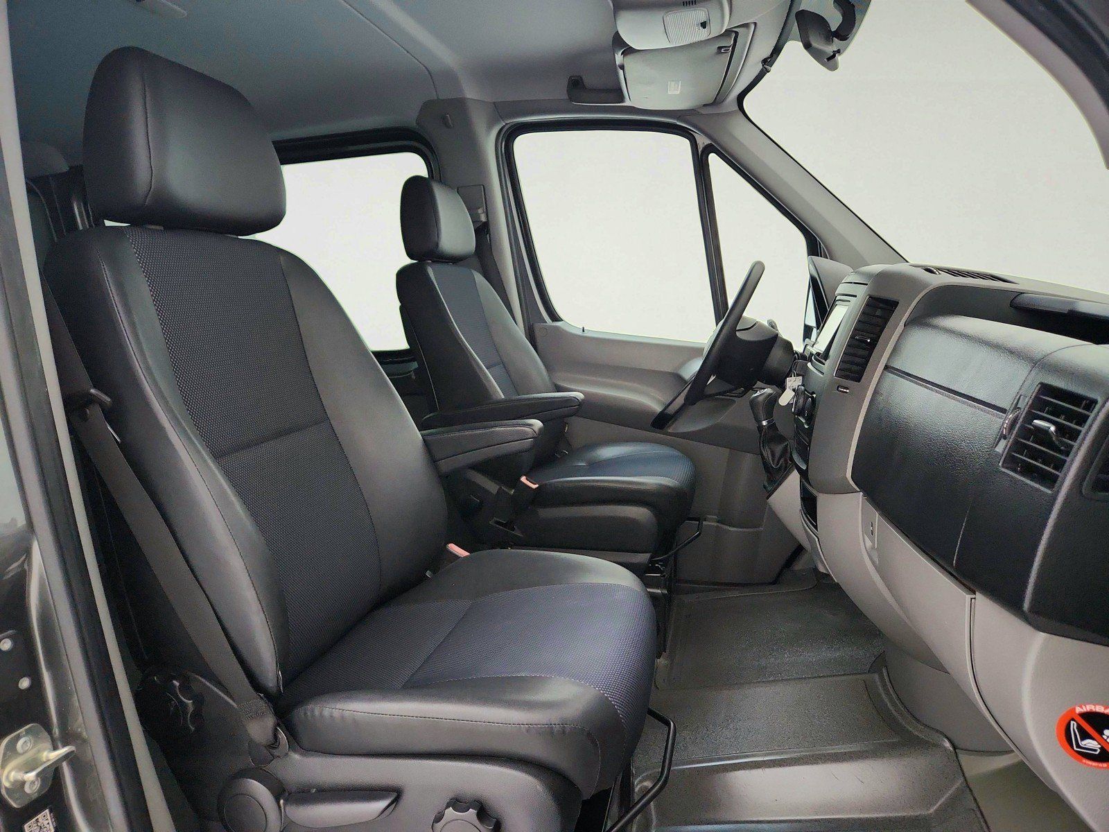 Used 2016 Mercedes-Benz Sprinter 2500 image 26