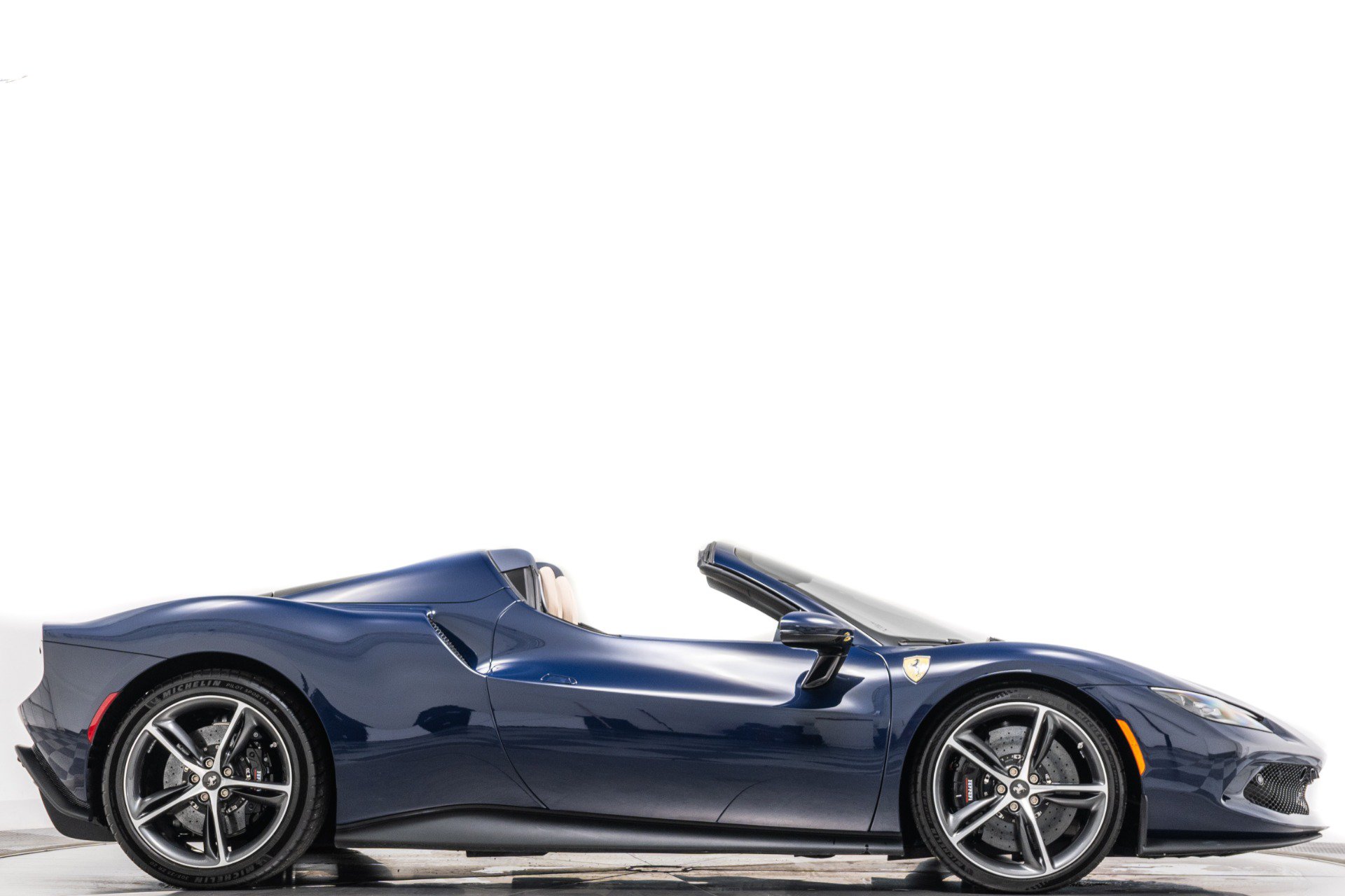 Used 2024 Ferrari 296 GTS RWD image 2