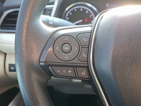 Used 2019 Toyota Camry LE image 20