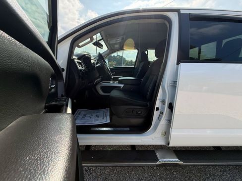 Used 2017 Nissan Titan SV AWD/4WD image 17