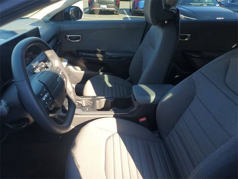 New 2025 Kia K4 EX image 17