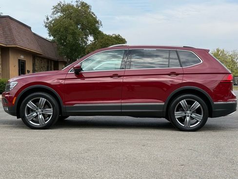 Used 2018 Volkswagen Tiguan SEL Premium image 2