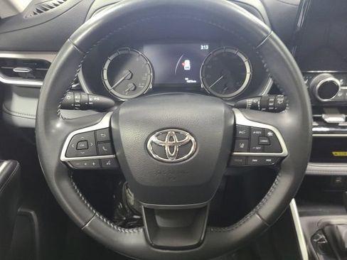 Used 2023 Toyota Highlander XLE AWD/4WD image 24