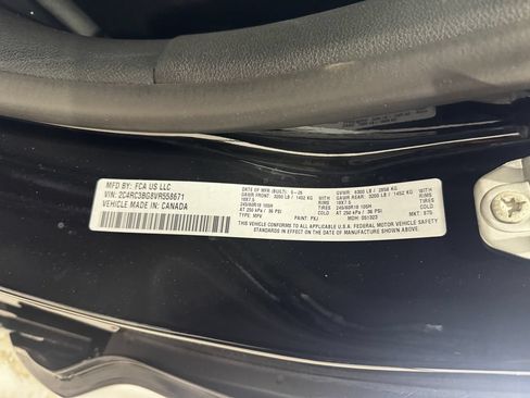 New 2027 Chrysler Pacifica Select w/ Family Tech Group AWD/4WD image 42