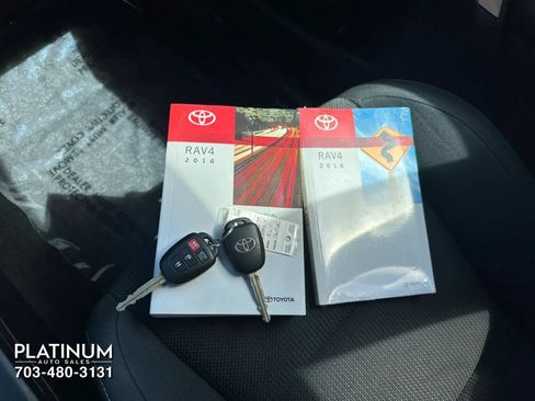 Used 2016 Toyota RAV4 XLE AWD/4WD image 25