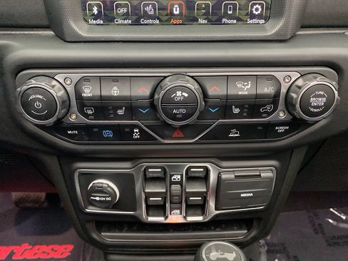 Used 2022 Jeep Wrangler Unlimited Sahara w/ Cold Weather Group AWD/4WD image 22