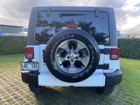 Used 2016 Jeep Wrangler Unlimited Sahara w/ Connectivity Group image 24