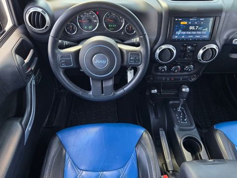Used 2018 Jeep Wrangler Unlimited Sahara AWD/4WD image 13