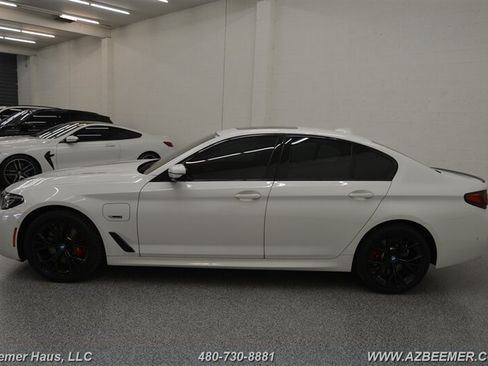 Used 2023 BMW 530e w/ M Sport Package RWD image 4