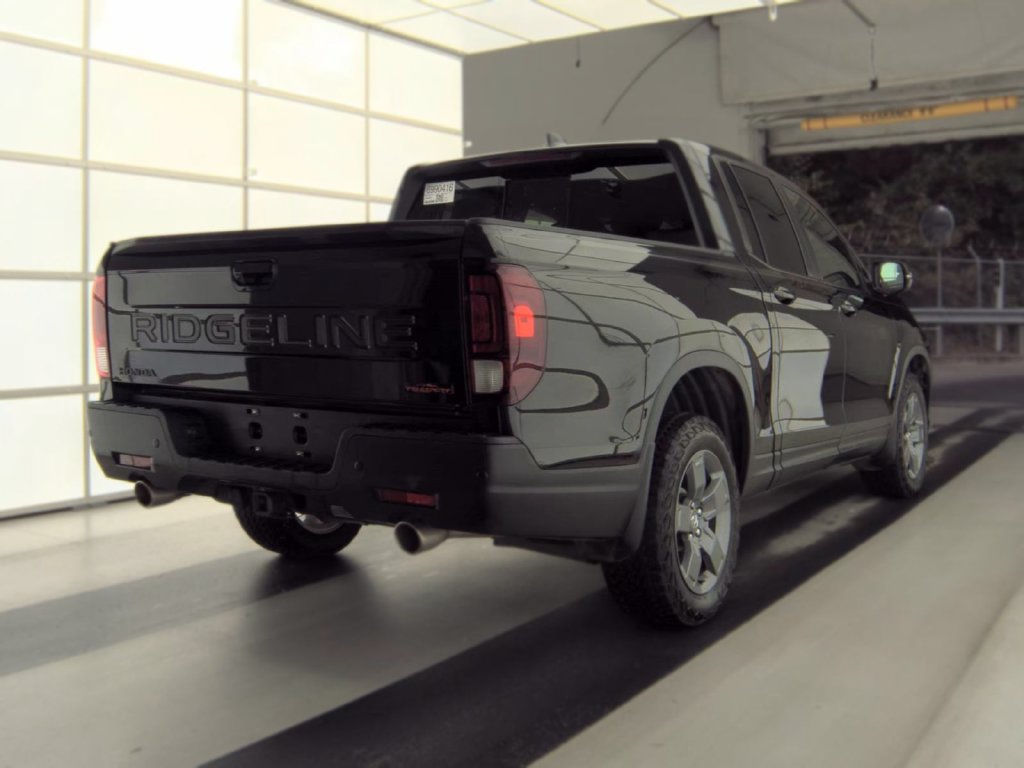 Used 2025 Honda Ridgeline TrailSport image 4