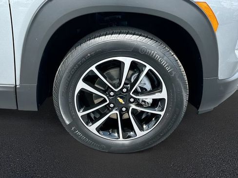 Used 2025 Chevrolet TrailBlazer LT AWD/4WD image 28