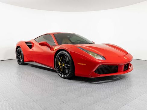 Used 2017 Ferrari 488 GTB RWD image 11