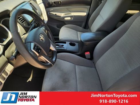 Used 2012 Toyota Tacoma PreRunner w/ Convenience Pkg RWD image 14
