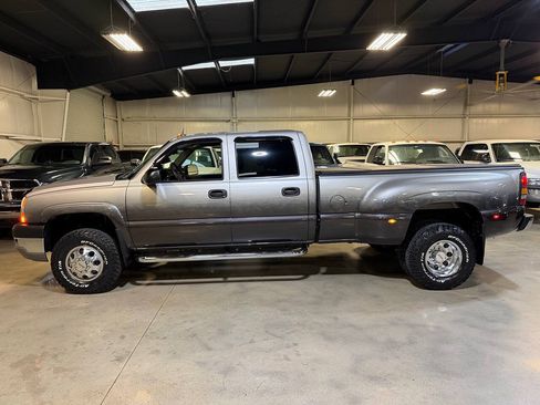 Used 2005 Chevrolet Silverado 3500 LT w/ Heavy-Duty Power Package AWD/4WD image 13