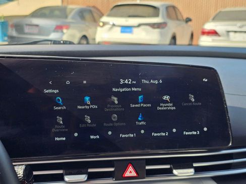 Used 2025 Hyundai Elantra Limited FWD image 25