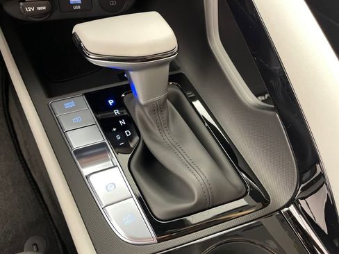 New 2025 Hyundai Elantra Limited image 24