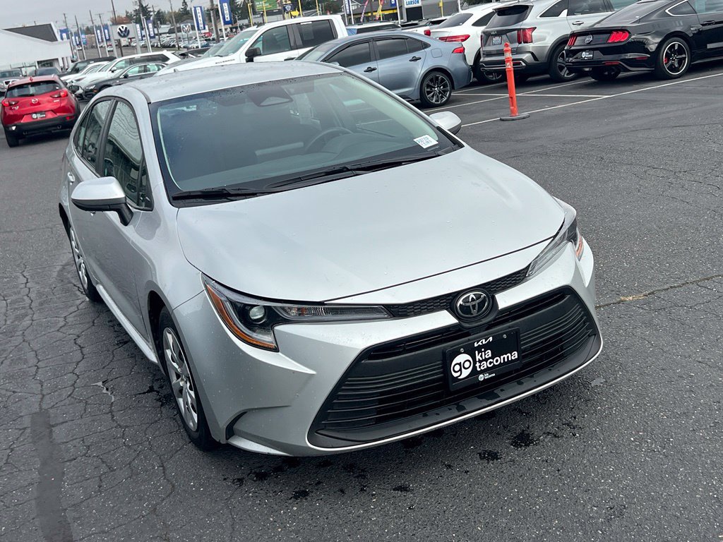 Used 2025 Toyota Corolla LE FWD image 5