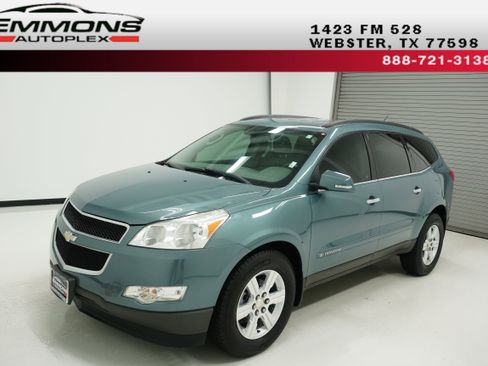 Used 2009 Chevrolet Traverse LT FWD image 1