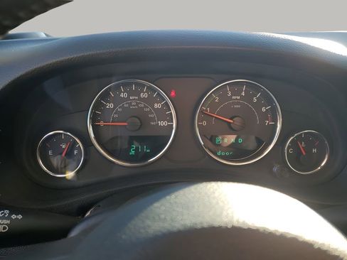 Used 2018 Jeep Wrangler Unlimited Sahara image 32