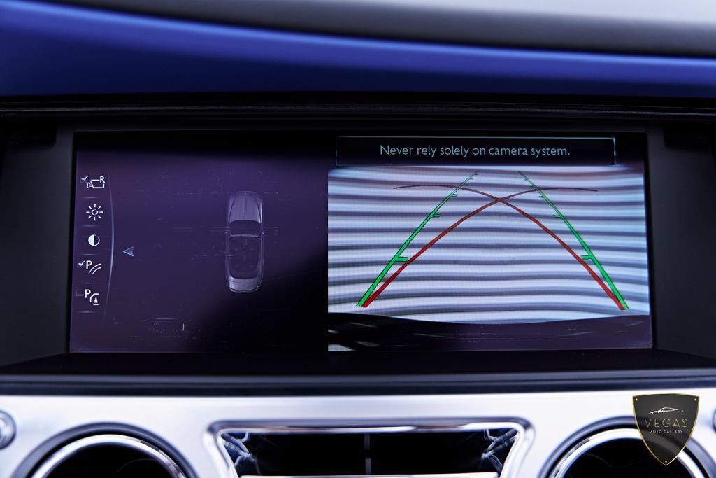 Used 2019 Rolls-Royce Dawn RWD image 87