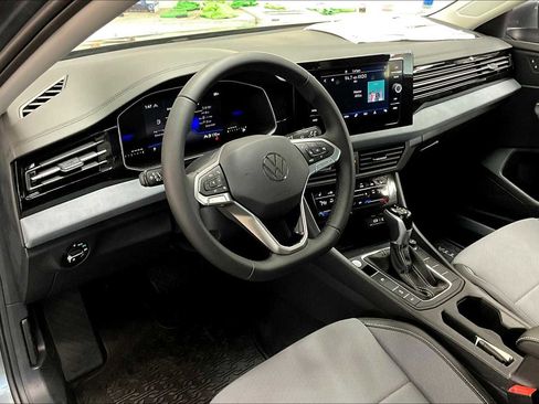 New 2025 Volkswagen Jetta SE image 8