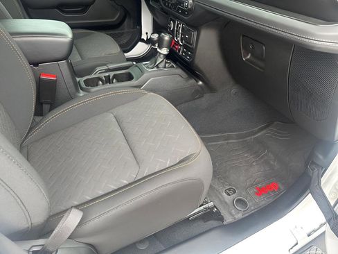 Certified 2024 Jeep Gladiator Mojave image 15