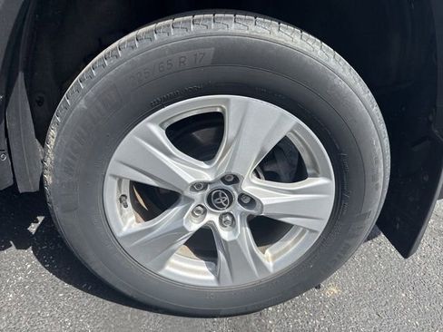 Used 2021 Toyota RAV4 XLE AWD/4WD image 24
