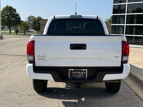 Used 2022 Toyota Tacoma SR AWD/4WD image 4