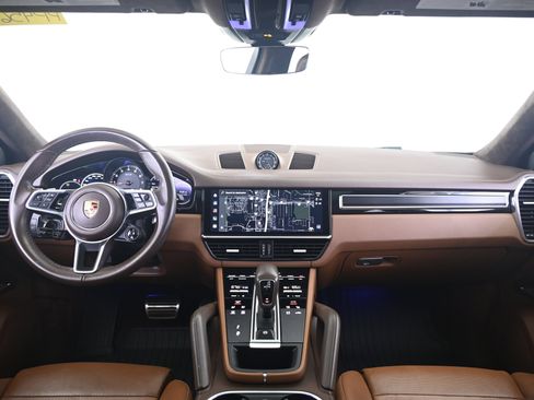 Certified 2023 Porsche Cayenne GTS AWD/4WD image 31