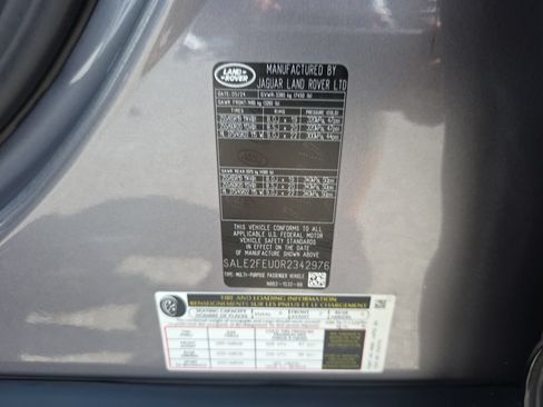 Used 2024 Land Rover Defender 130 X-Dynamic SE AWD/4WD image 40