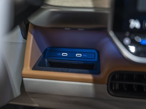 Used 2025 Volkswagen ID. Buzz 1st Edition RWD image 38