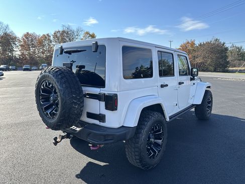 Used 2015 Jeep Wrangler Unlimited Rubicon image 6