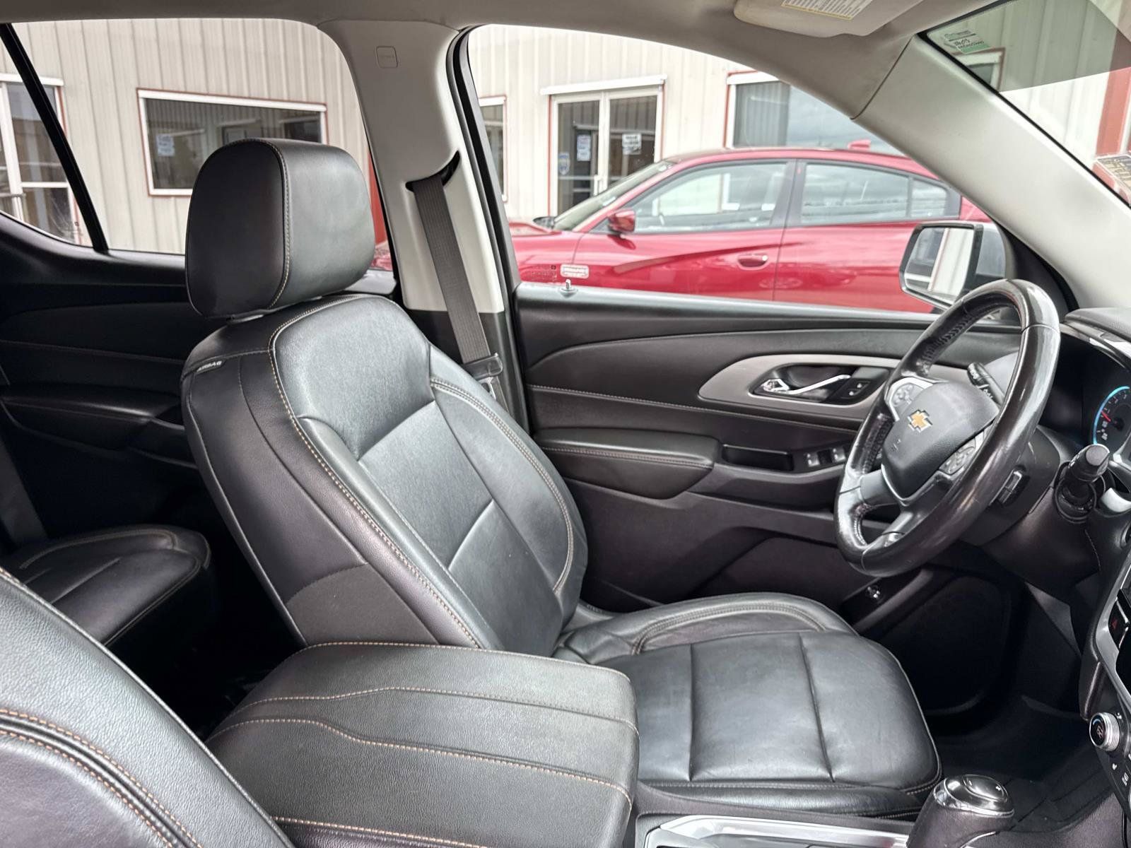 Used 2019 Chevrolet Traverse LT w/ LPO, Floor Liner Package FWD image 10