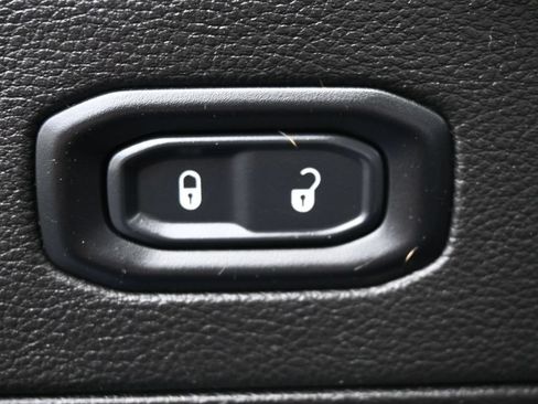 Used 2022 Jeep Gladiator Rubicon w/ LED Lighting Group AWD/4WD image 13