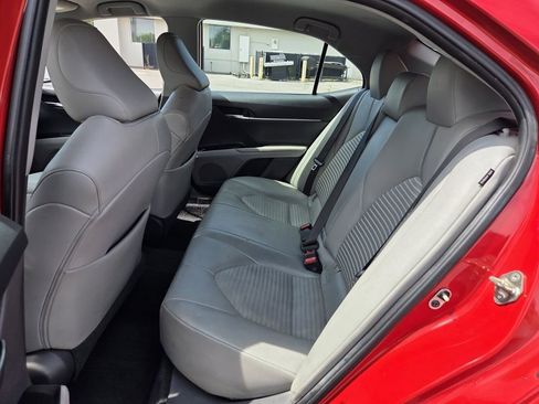 Used 2020 Toyota Camry SE FWD image 11