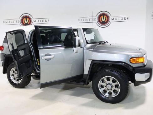 Used 2012 Toyota FJ Cruiser 4WD w/ Upgrade Pkg image 9