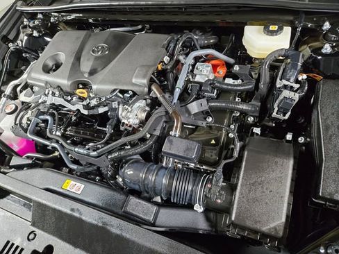 Used 2025 Toyota Camry SE image 25